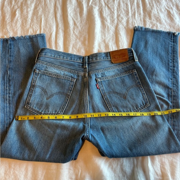EUC Levi’s Wedgie straight leg jeans - Picture 5 of 6